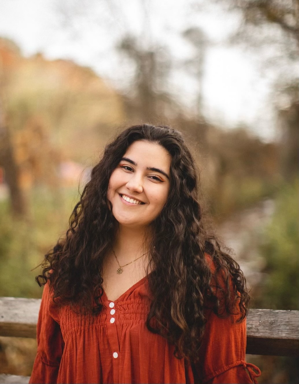 Tania Ravaei headshot